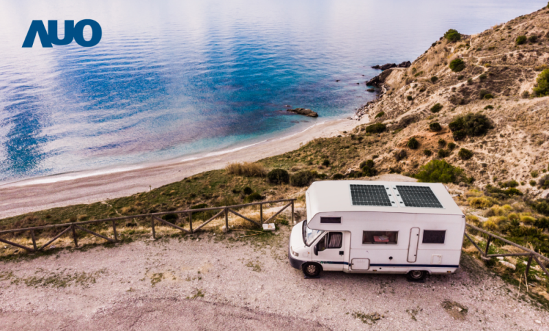 「可撓輕量化太陽光電板SunCurva」使用輕量特殊耐候型複合板取代傳統太陽能板的玻璃前板，不僅降低70%重量，每米平方僅3Kg；具有抗衝擊性能及通過電磁相容性測試，可應用於交通運輸工具，如露營車、遊艇等